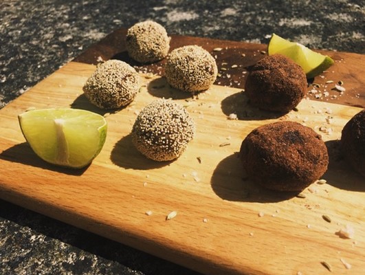 date, nut and seed balls - tasty trail food